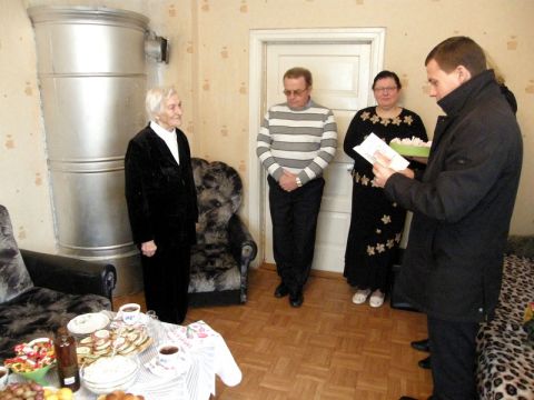 Pašvaldība sveic simtgadnieci