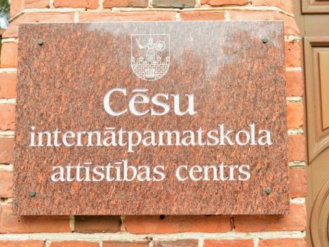 Cēsu internātpamatskolas attīstības centra Zinību dienas svinības