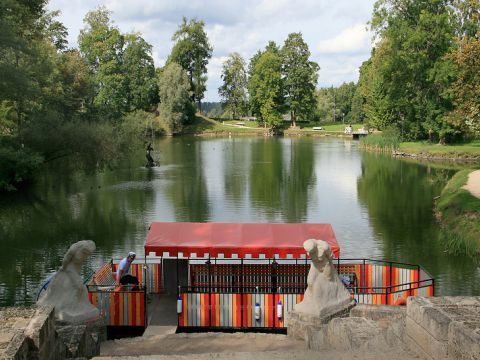 Cēsu pensionāri izbraucienā ar kuģīti "Kārlis" (Foto V. Bleikšs)