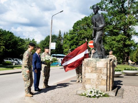 Latvijas Uzvaras diena. Cēsu kauju simtgade