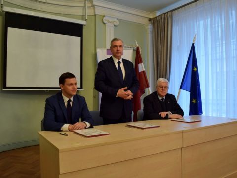Vienošanās par Jaunatnes olimpiādi Cēsīs