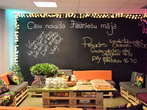 Atklāj Jauniešu māju