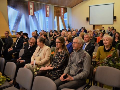 Pasniedz Draudzīgā Aicinājuma medaļas