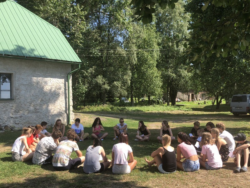 Cēsu jaunieši realizē veselības projektu