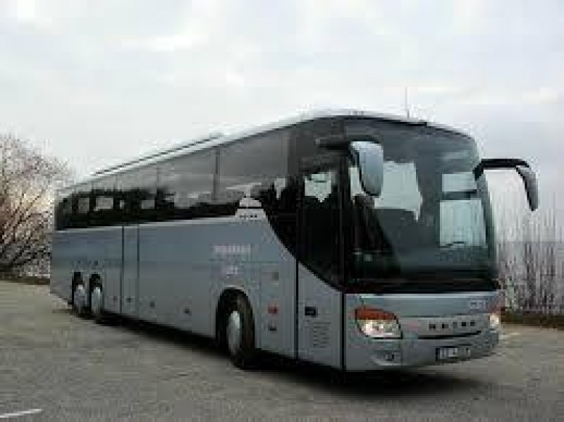 AS CATA apkalpoto maršrutu autobusos biļeti var iegādāties, norēķinoties ar bankas karti