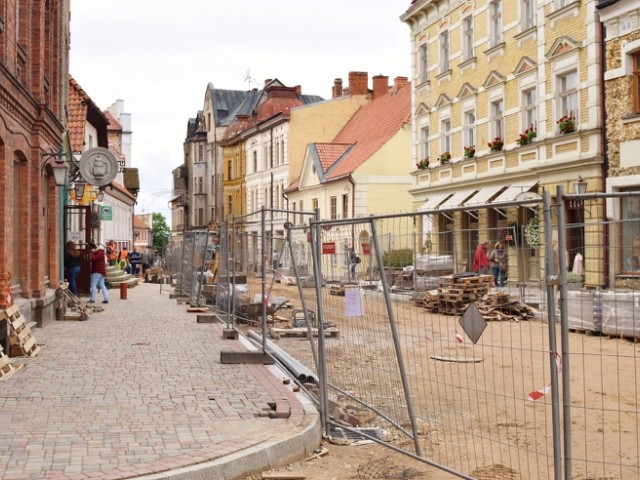 Turpinās remontdarbi Cēsu ielās