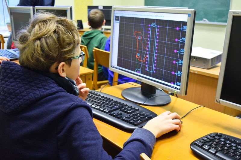 Diskusijas Cēsu skolās “Digitālās prasmes un izglītība - vai šodienas skolēns izdzīvos rītdienas darba tirgū?”
