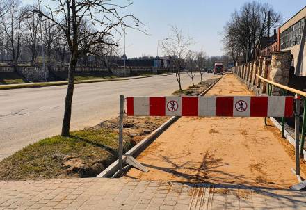 Cēsu novadā sākti apjomīgi ietvju un ielu pārbūves darbi