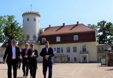 Valsts prezidents Cēsīs pārrunā teritoriālo reformu; apmeklē ekspozīcijas