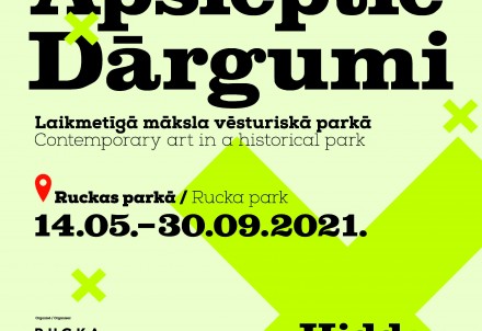 Ruckas parkā atklāta brīvdabas izstāde "Apslēptie dārgumi"