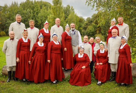 "Ar putniem un vēju sudrabvītolos" – senioru deju kolektīvam "Dzirnas" – 60