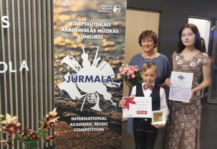 Cēsniekiem izcili rezultāti starptautiskā klavierspēles konkursā