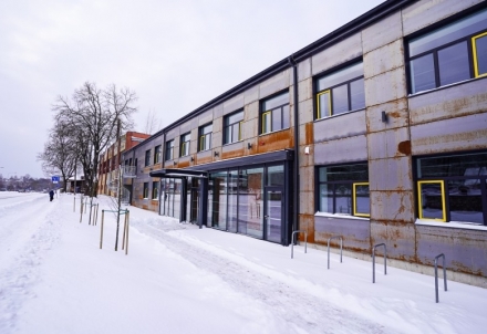 Rīkos nomas tiesību izsoli Radošo un digitālo industriju centra telpām Raiņa ielā 25, Cēsīs