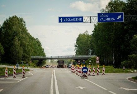 Atsākas būvdarbi uz Vidzemes šosejas; no pagrieziena uz Cēsīm līdz Rīdzenei ceļā jāplāno 45 minūtes