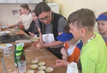 Cēsu 2. pamatskolā viesojās Francijas Institūta pārstāve