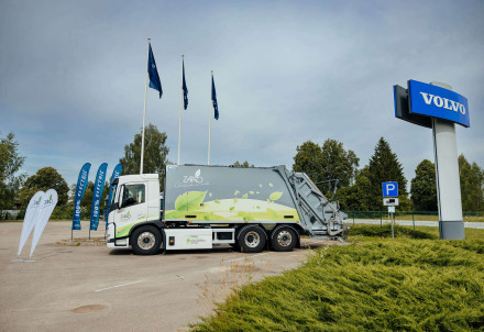Cēsis apkalpos pirmais elektriskais atkritumvedējs Latvijā
