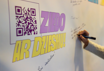 "Dod pieci!" spēka vārdu siena arī Cēsīs