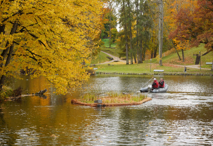 Biofloat mākslīgi veidotās peldošās salas ir ielaistas Latvijas un Igaunijas ezeros