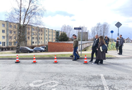 Cēsīs turpinās darbs pie pagaidu velojoslu izveides