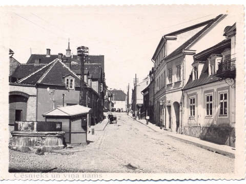 Cēsis, Rīgas iela 1930. gadu otrajā pusē. Cēsu muzeja inv. nr. CM 115605