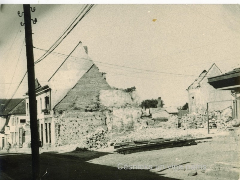 Skats uz sagrautajām ēkām Rīgas ielā , 1945. gads; CMzp 43