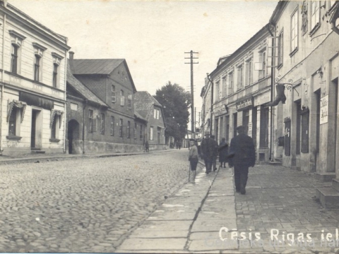 Cēsis, Rīgas iela ap 1921. - 1924. gadu.